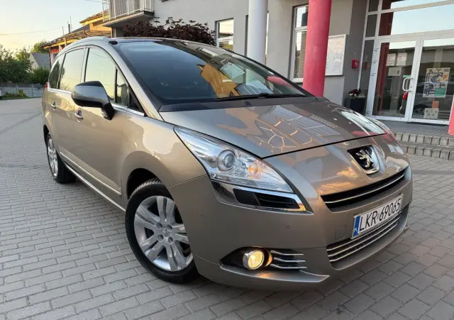 PEUGEOT 5008 155 THP Family