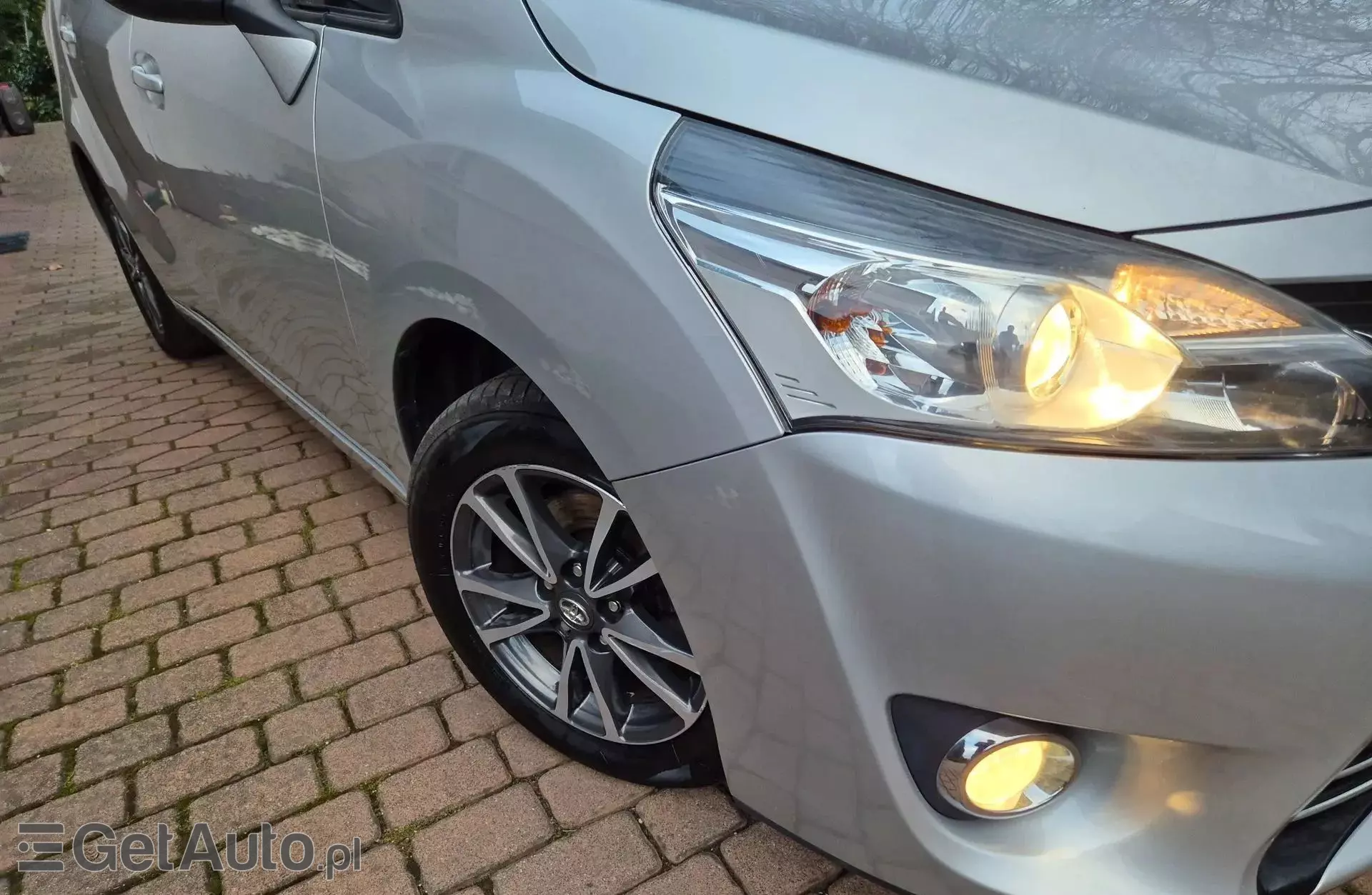 TOYOTA Verso 