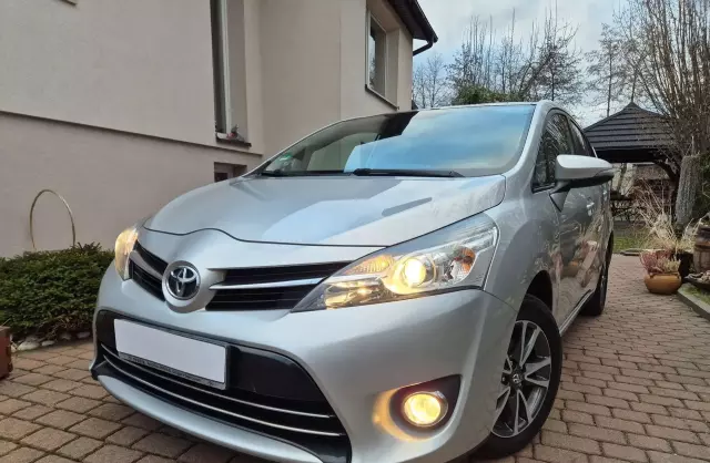 TOYOTA Verso 