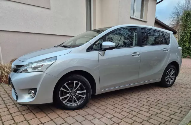 TOYOTA Verso 