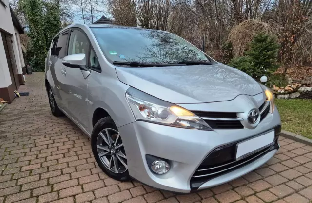 TOYOTA Verso 