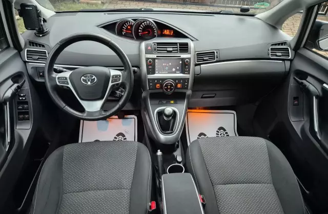 TOYOTA Verso 