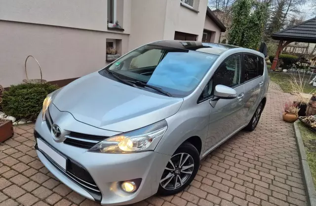 TOYOTA Verso 