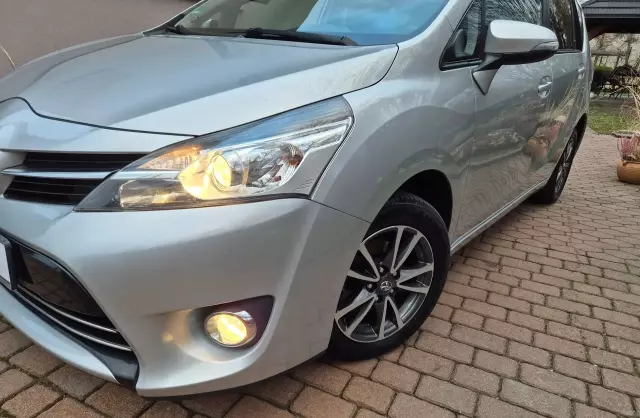 TOYOTA Verso 
