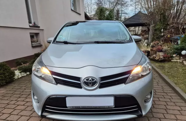 TOYOTA Verso 