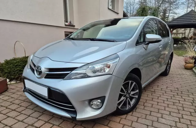 TOYOTA Verso 