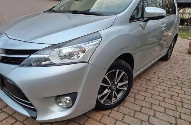 TOYOTA Verso 