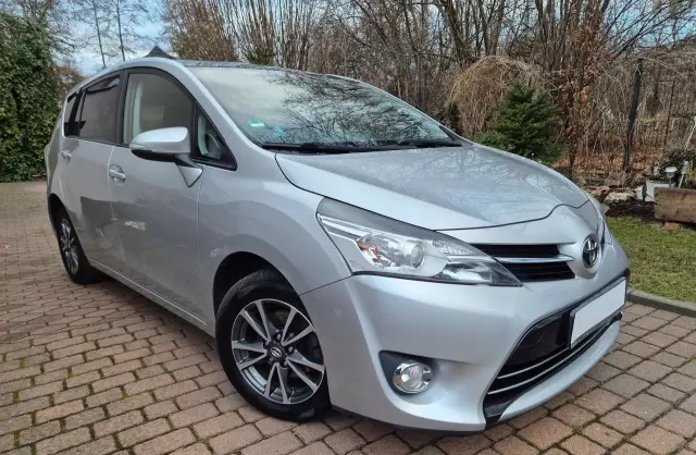 TOYOTA Verso 