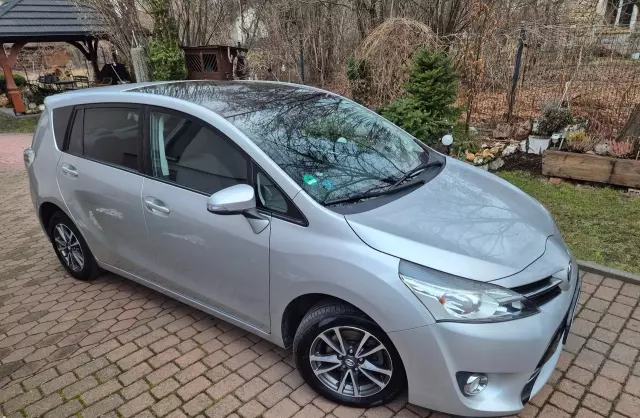 TOYOTA Verso 