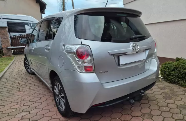 TOYOTA Verso 