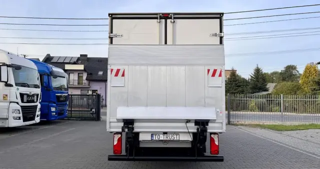 MERCEDES-BENZ SPRINTER 514 CHŁODNIA / WINDA 1000KG /  SALON POLSKA / BEZWYPADKOWY / FAKTURA VAT 23% 