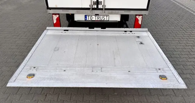 MERCEDES-BENZ SPRINTER 514 CHŁODNIA / WINDA 1000KG /  SALON POLSKA / BEZWYPADKOWY / FAKTURA VAT 23% 