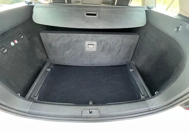 VOLKSWAGEN Golf 1.6 Sportline