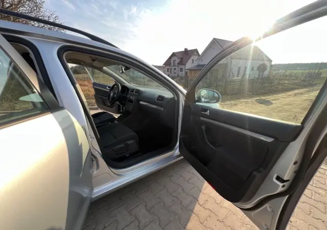 VOLKSWAGEN Golf 1.6 Sportline