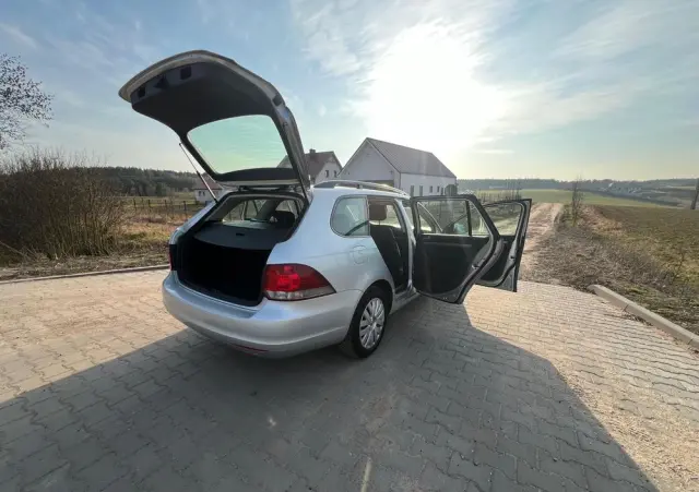VOLKSWAGEN Golf 1.6 Sportline