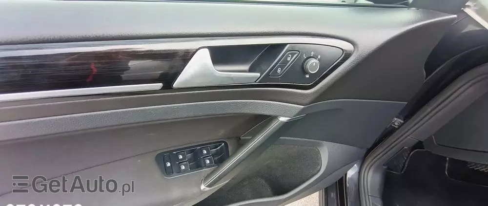 VOLKSWAGEN Golf 1.5 eTSI OPF DSG R-Line