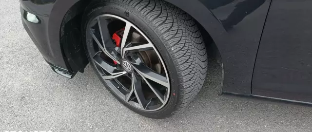 VOLKSWAGEN Golf 1.5 eTSI OPF DSG R-Line