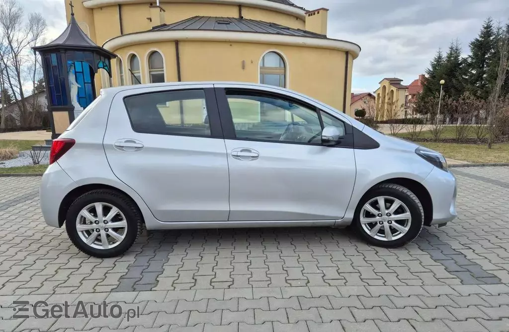 TOYOTA Yaris 