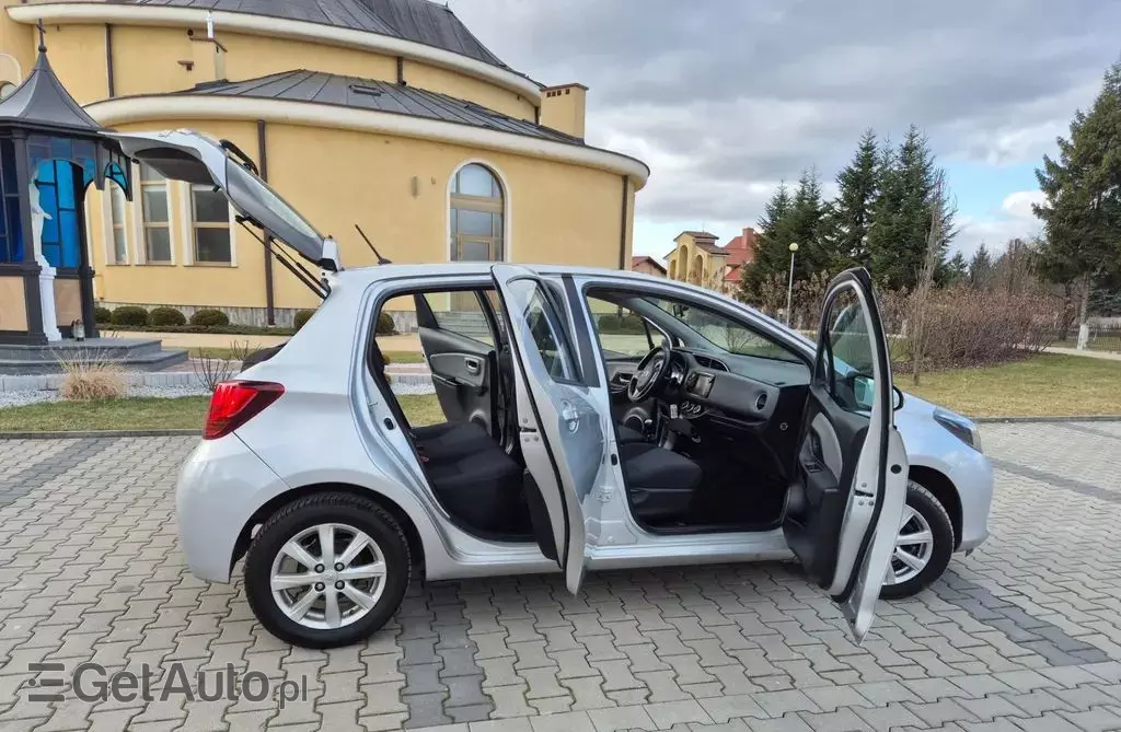 TOYOTA Yaris 
