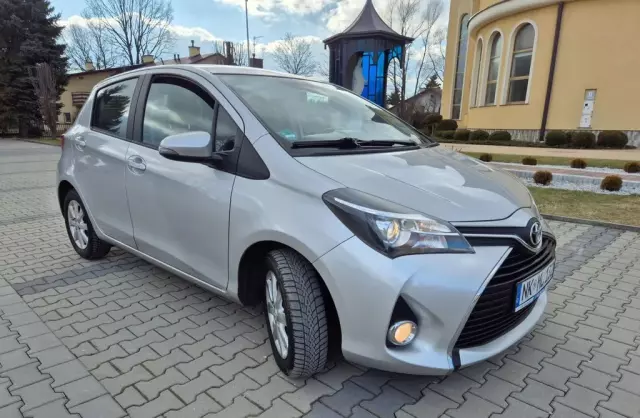 TOYOTA Yaris 