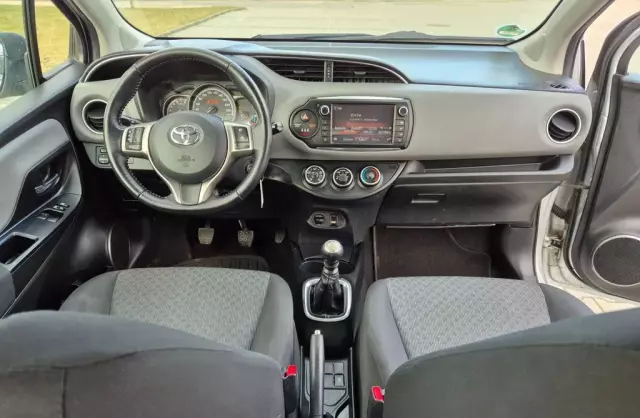 TOYOTA Yaris 