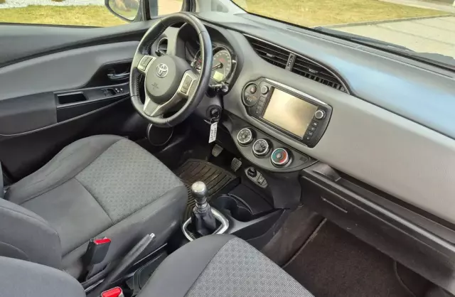 TOYOTA Yaris 