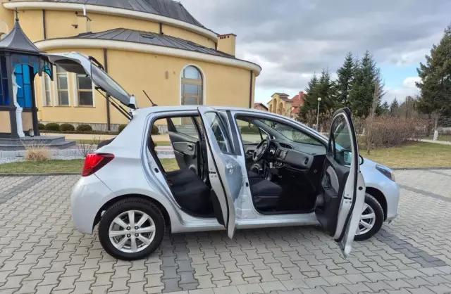 TOYOTA Yaris 