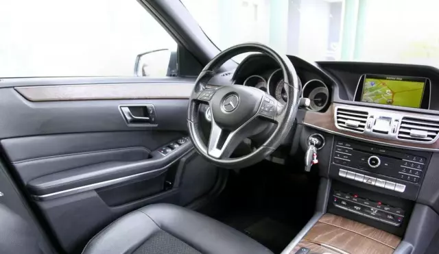 MERCEDES-BENZ Klasa E 