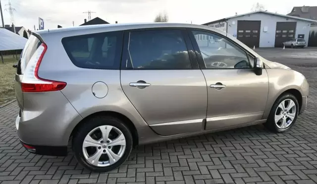 RENAULT Grand Scenic 