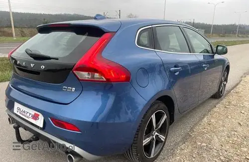 VOLVO V40 