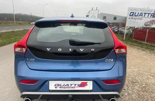 VOLVO V40 