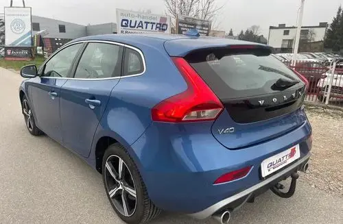 VOLVO V40 