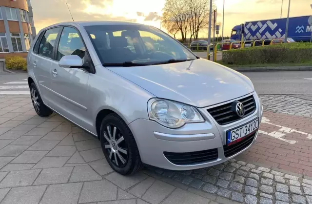 VOLKSWAGEN Polo 