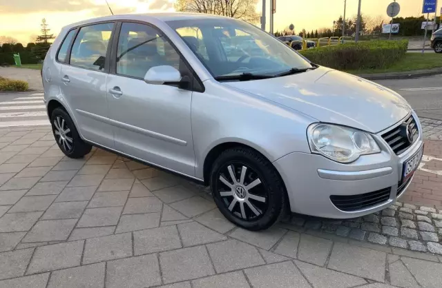 VOLKSWAGEN Polo 