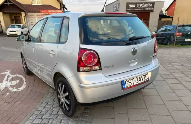 VOLKSWAGEN Polo 