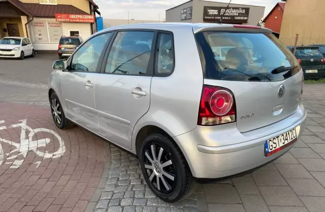 VOLKSWAGEN Polo 