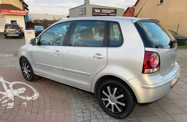 VOLKSWAGEN Polo 