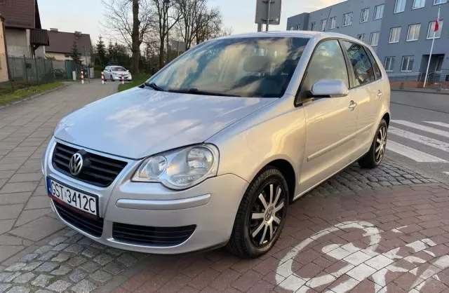 VOLKSWAGEN Polo 