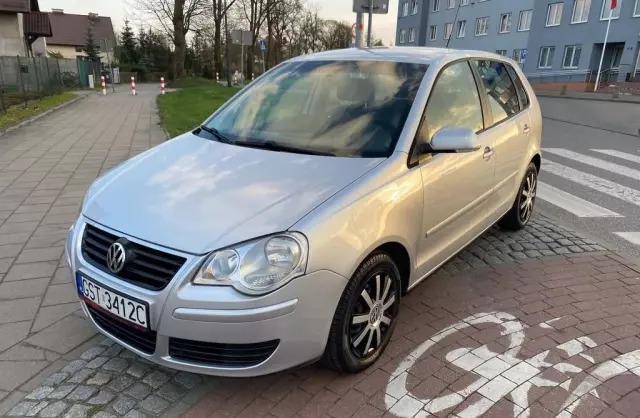 VOLKSWAGEN Polo 