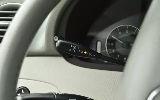 MERCEDES-BENZ CLK 320 Elegance