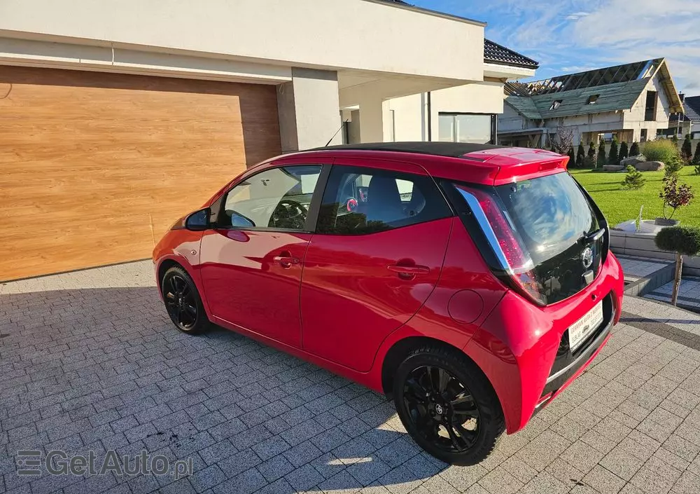 TOYOTA Aygo X-wave