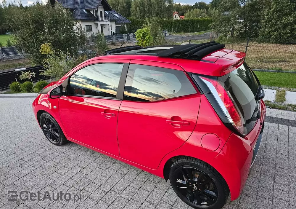 TOYOTA Aygo X-wave