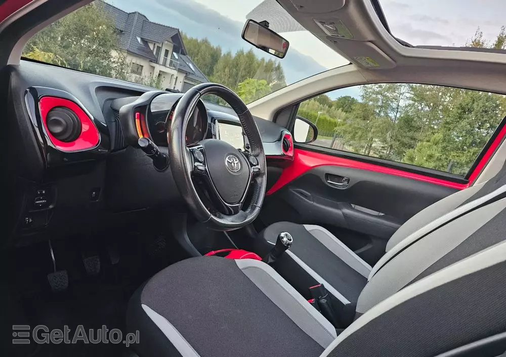 TOYOTA Aygo X-wave
