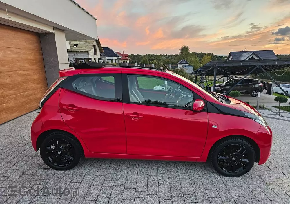 TOYOTA Aygo X-wave