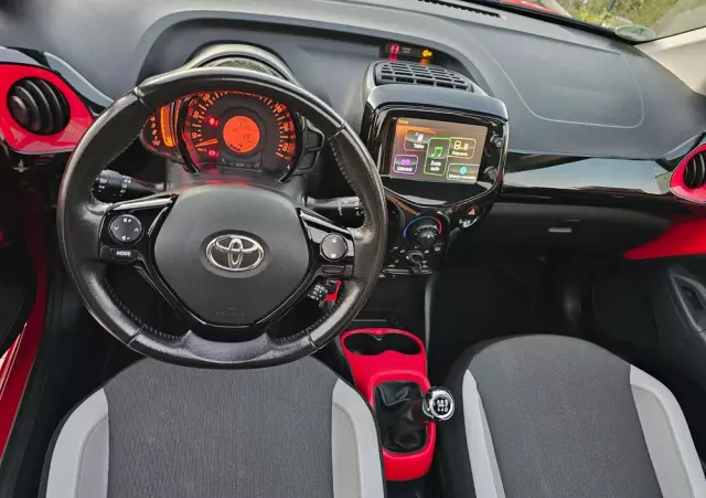 TOYOTA Aygo X-wave