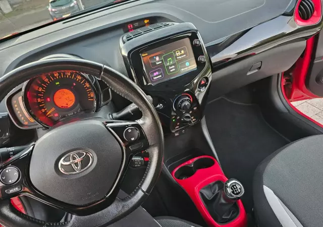 TOYOTA Aygo X-wave