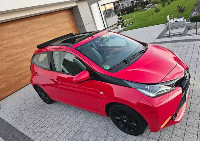 TOYOTA Aygo X-wave