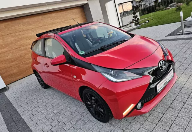 TOYOTA Aygo X-wave
