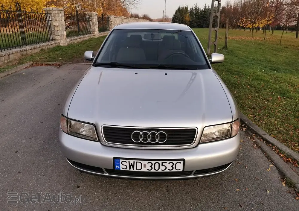 AUDI A4 Limousine 