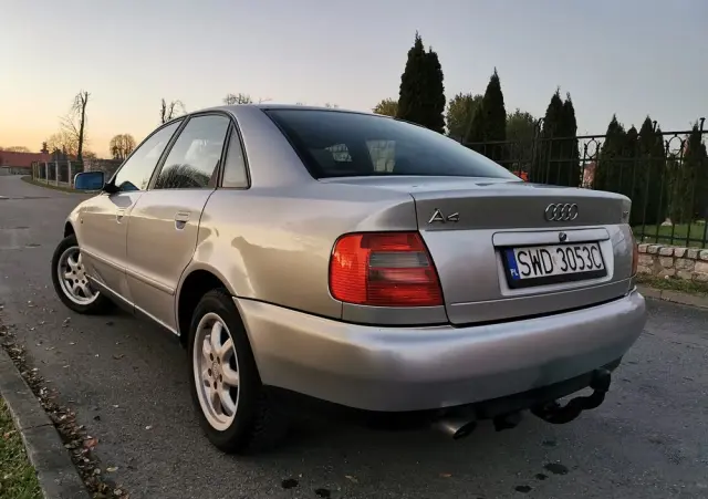 AUDI A4 Limousine 